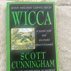 Wicca: A Guide for the Solitary Practitioner Book